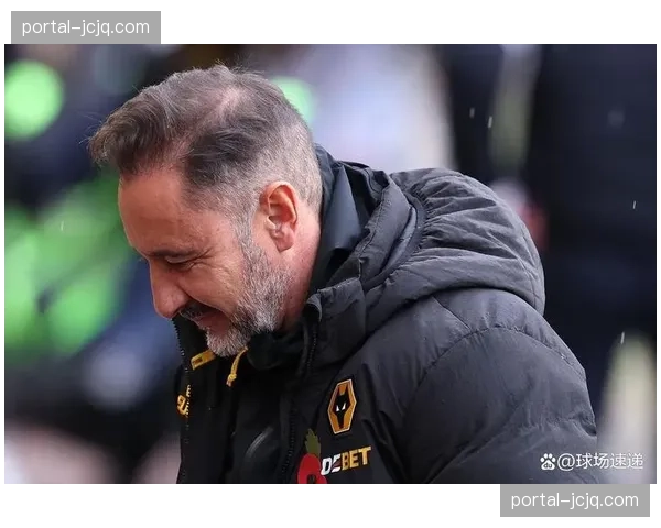 富勒姆帕利尼亚中场拦截 佩雷拉调度组织掌控比赛节奏